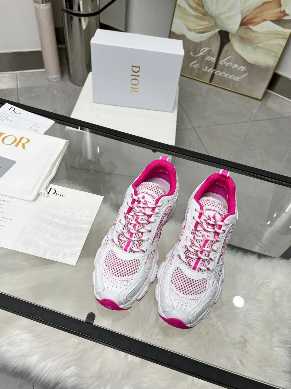 P560🐮🐮The official website of Dijia's new colors has been updated simultaneously [Celebration] This Dior Vibe sneaker incorporates Dior's high-end spirit and reinterprets classic running shoes. White mesh fabric features an Oblique print and is paired with laminated leather-effect panels in gold and silver tones for a contrasting look. It is further embellished with classic details such as 3D effect details, the lucky star symbol on the rear, and the logo on the tongue and rear pull tab. The lightweight sole is embellished with gray stars, complementing a variety of casual or elegant pieces for a modern look. Size: Women’s size 35-41 (35/42 can be customized) Men’s size 40-46 (39/46 can be customized)